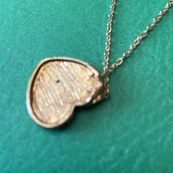Pave heart NWOT gold tone costume jewelry 15 1/2 inch necklace - Picture 4 of 4